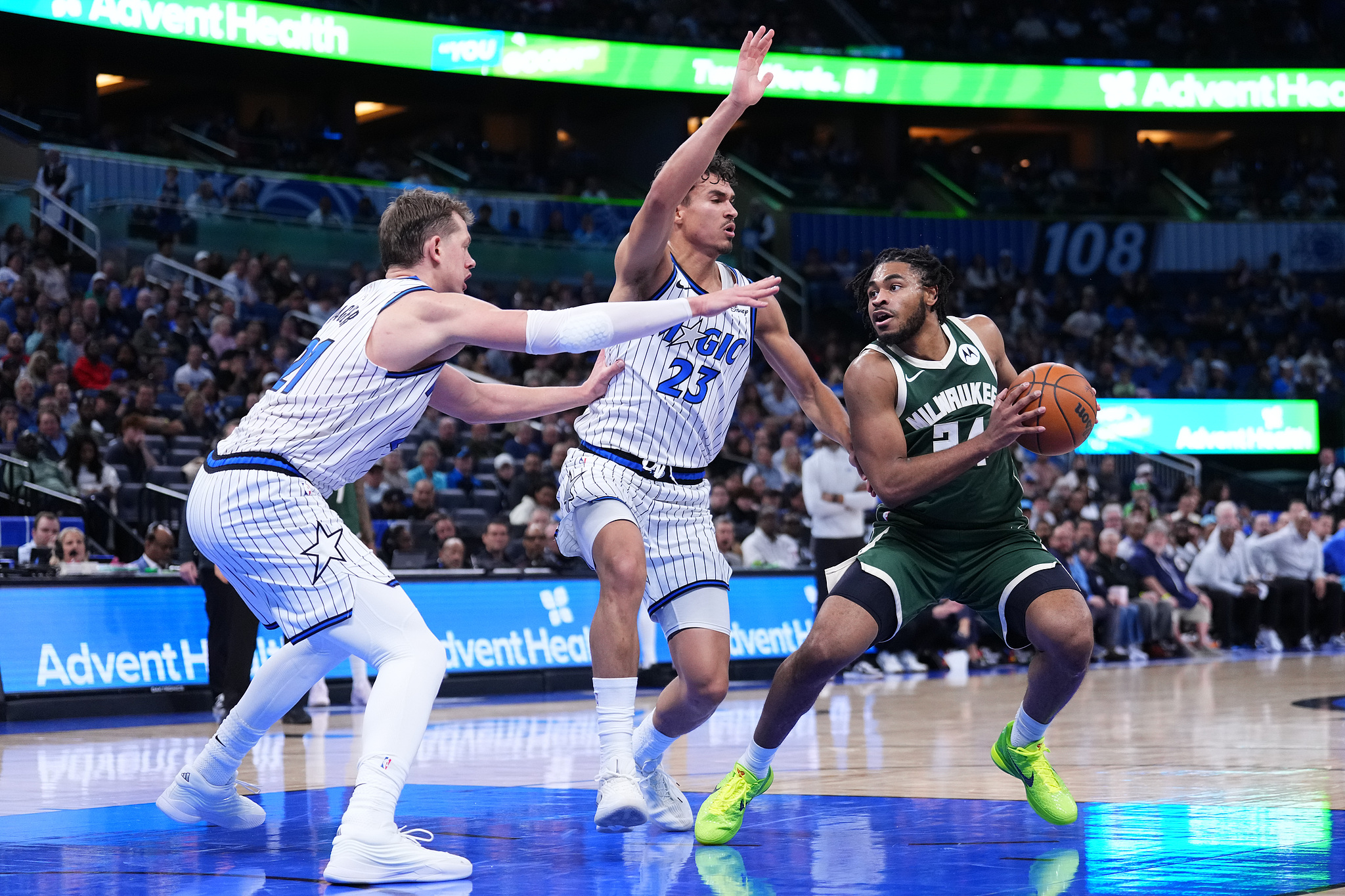 乐鱼在线-小托马斯34+4贝恩31+5 雄鹿客场战胜魔术