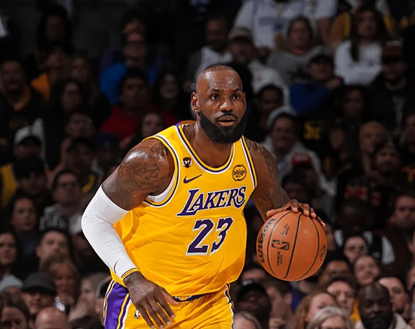 乐鱼游戏-艾顿伤退！湖人16分大逆转，詹姆斯创2大NBA神迹，东契奇大号三双